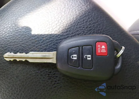 2015 Toyota Rav4 Xle z USA, uszkodzony, nr VIN 2T3WFREV9FW158066